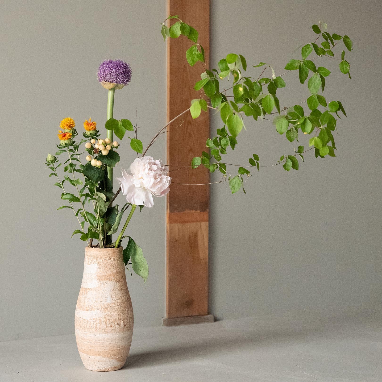 Handcrafted Shigaraki Bouquet Vase inBlack, , – HIBI, made in Japan