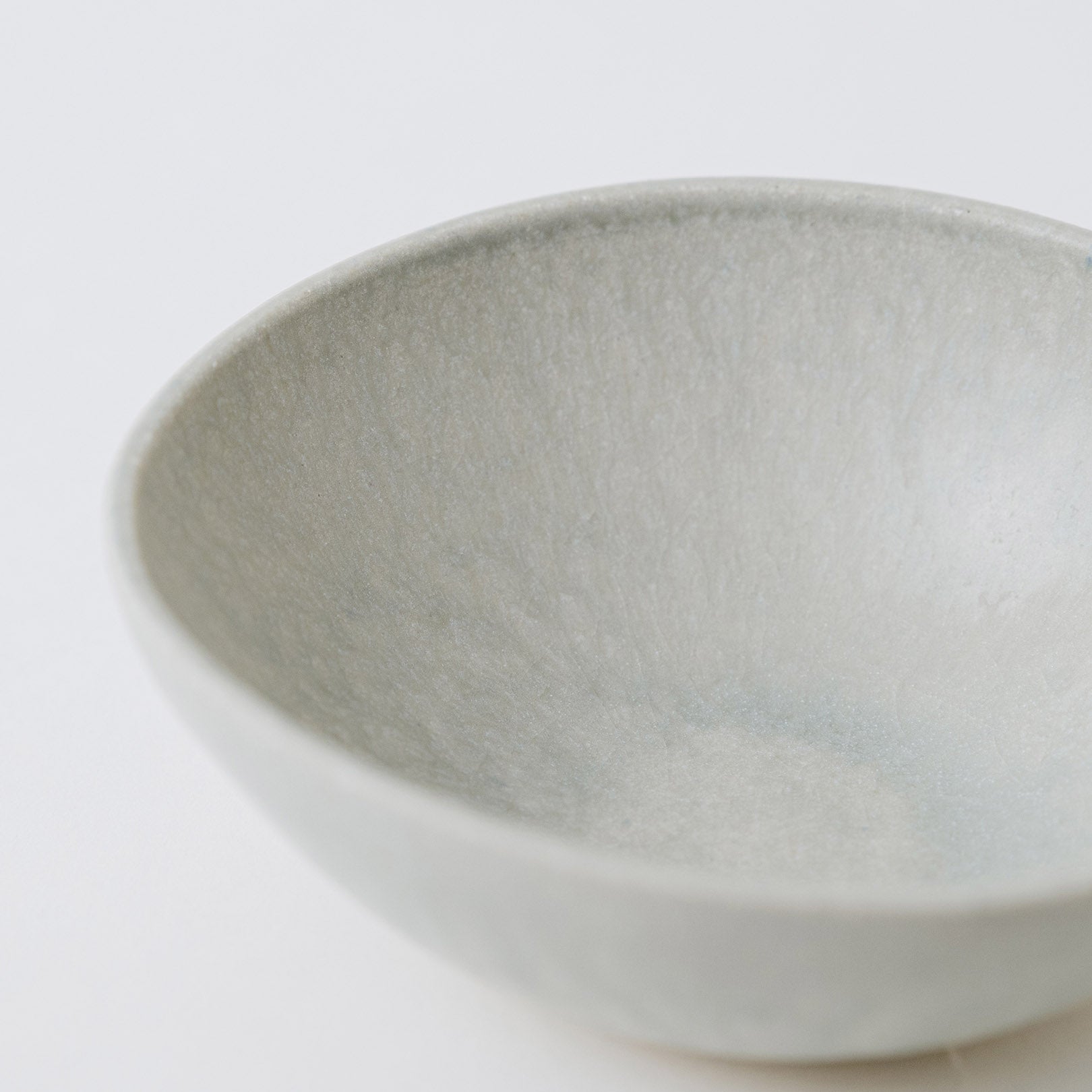 Handcrafted Shigaraki Cereal Bowl 14cm inBlue White, , – HIJICA, made in Japan
