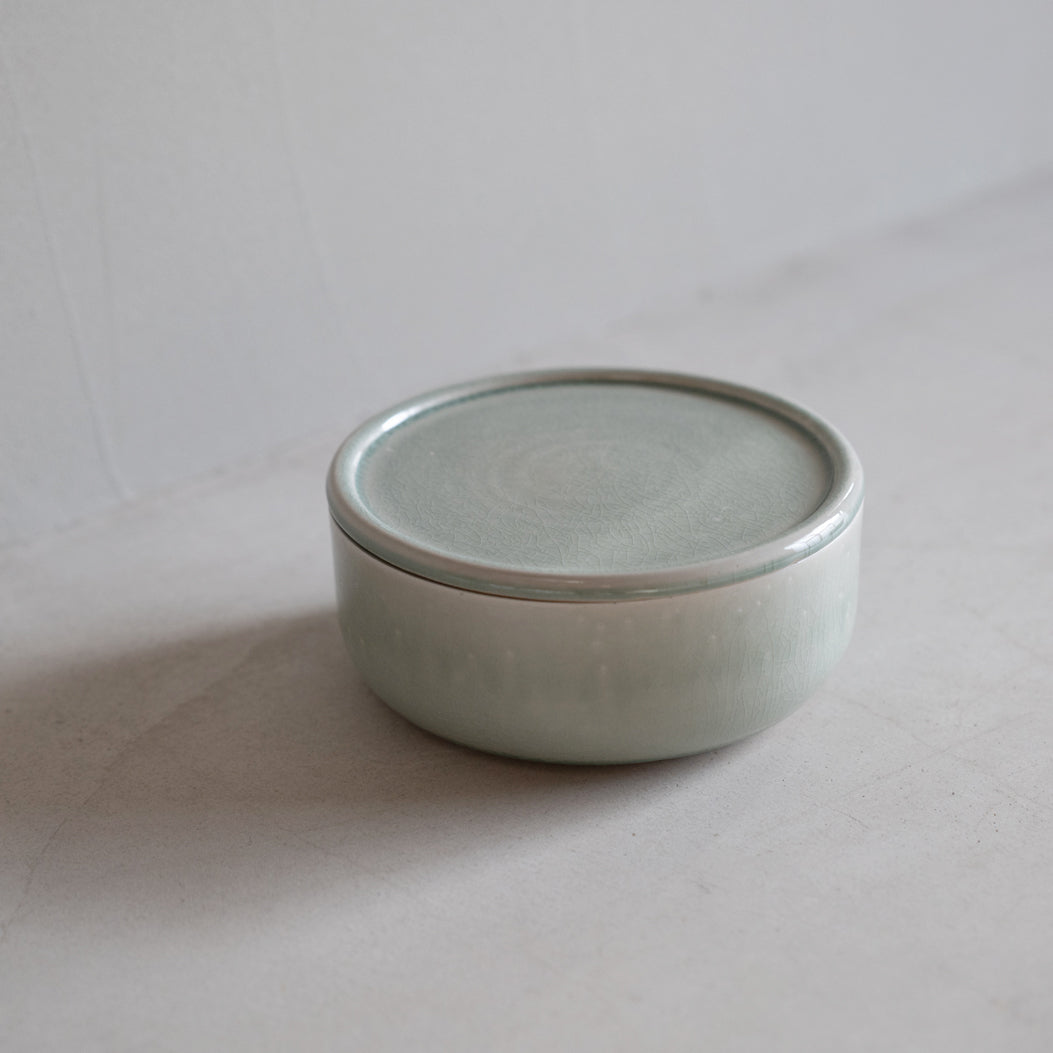 Handcrafted Shigaraki Compact Pickling Jar inWhite, , – Clay Cooking Utensils, made in Japan