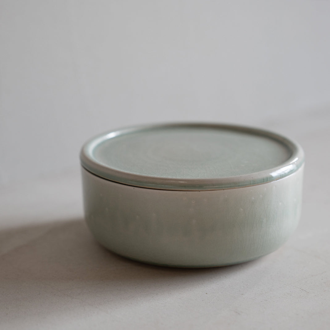 Handcrafted Shigaraki Compact Pickling Jar inWhite, , – Clay Cooking Utensils, made in Japan