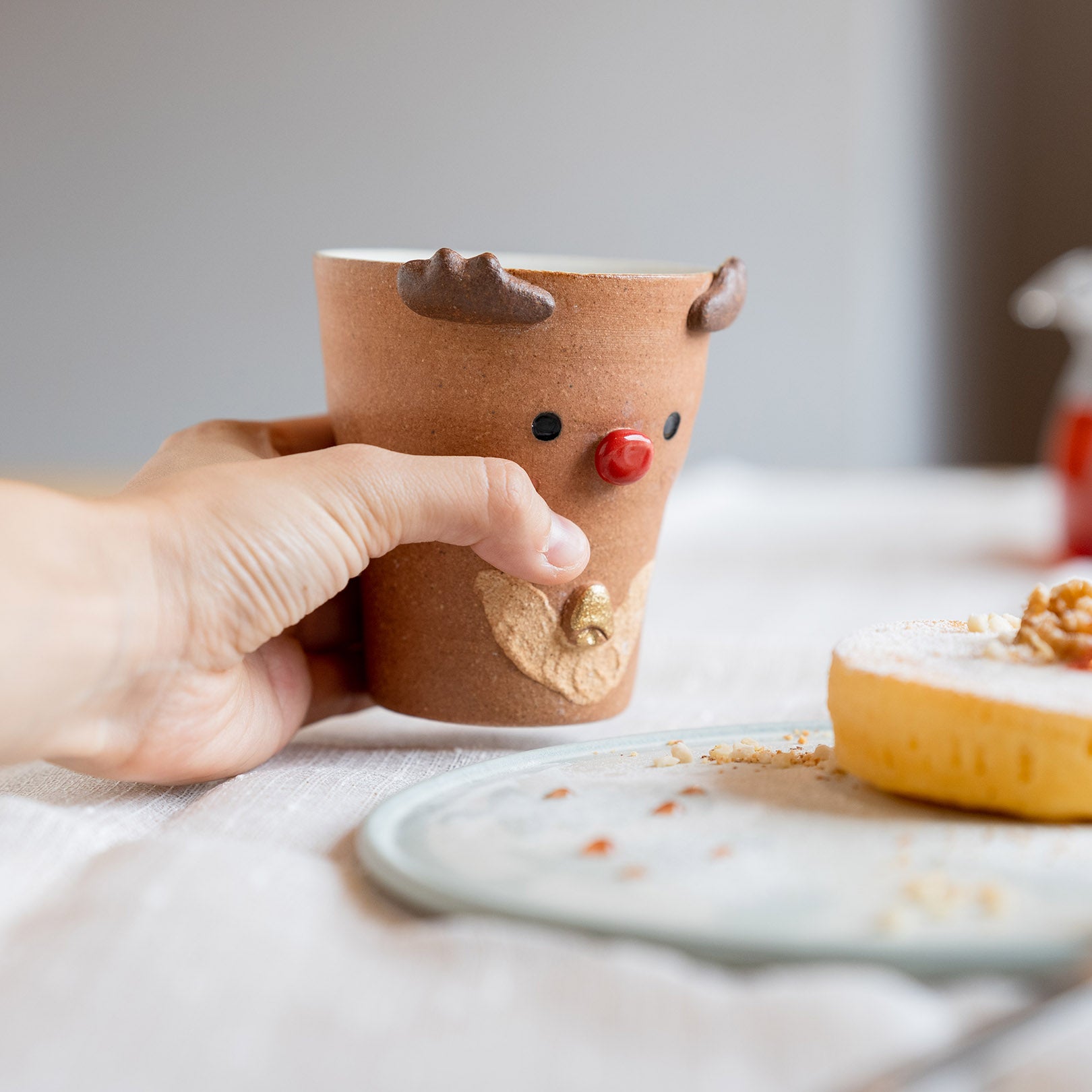 Handcrafted Shigaraki Festive Cup inSanta, , – Christmas, made in Japan