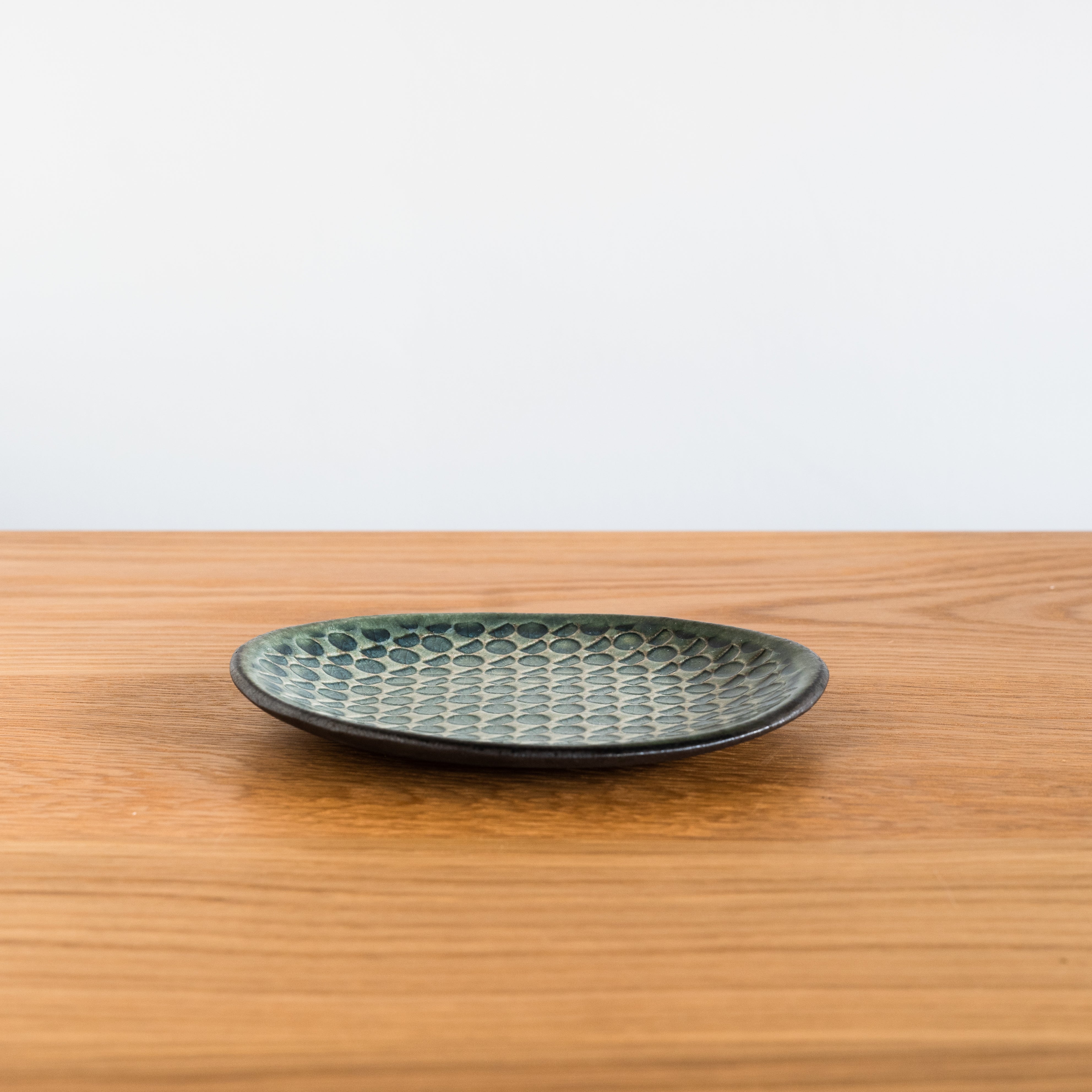 Handcrafted Shigaraki Flat Plate Small inCeladon, , – Hitotsuki, made in Japan