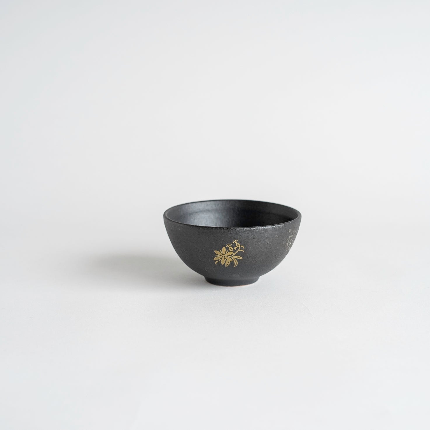 Handcrafted Shigaraki Floral Emblem Rice Bowl inreddish-black, , – Floral Emblem, made in Japan