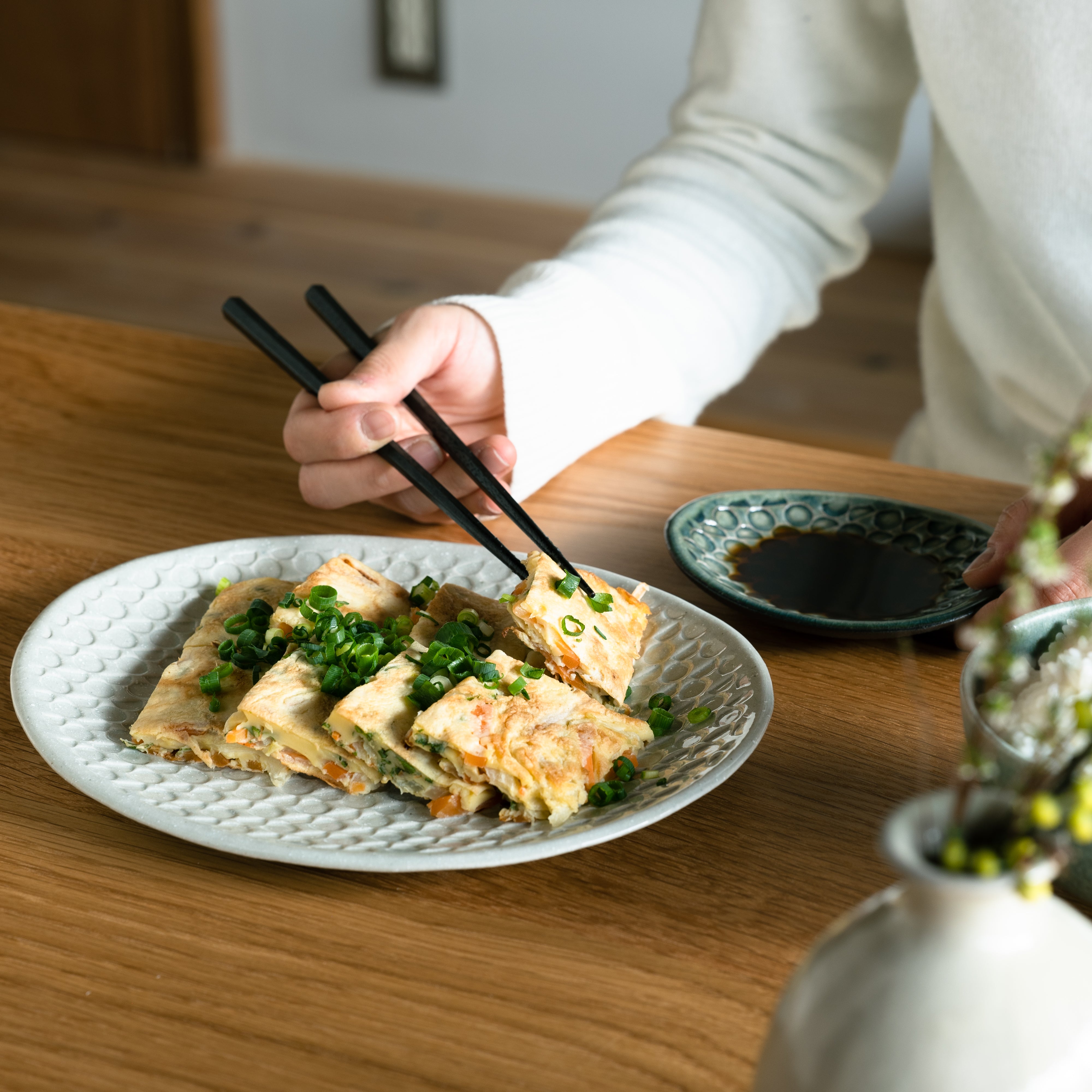 Flat Plate Medium-handmade Shigaraki Tableware / Plates-Hitotsuki-Meizan Kiln