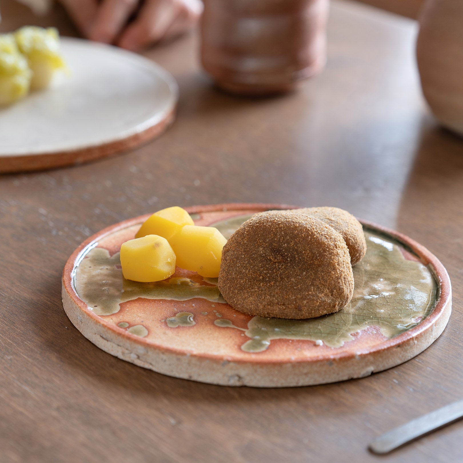 Round Plate M-handmade Shigaraki Tableware / Plates-Koshigaraki-Meizan Kiln