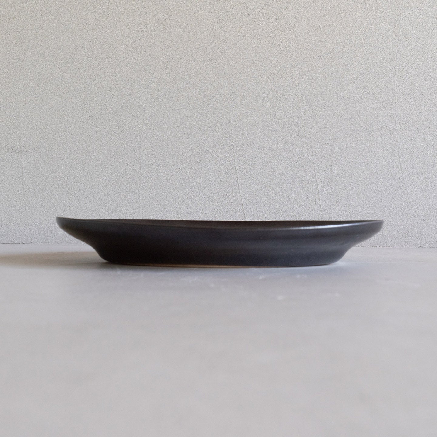 Handcrafted Shigaraki Rim Oval Plate L inReddish Black, , – TEIBAN WARE, made in Japan