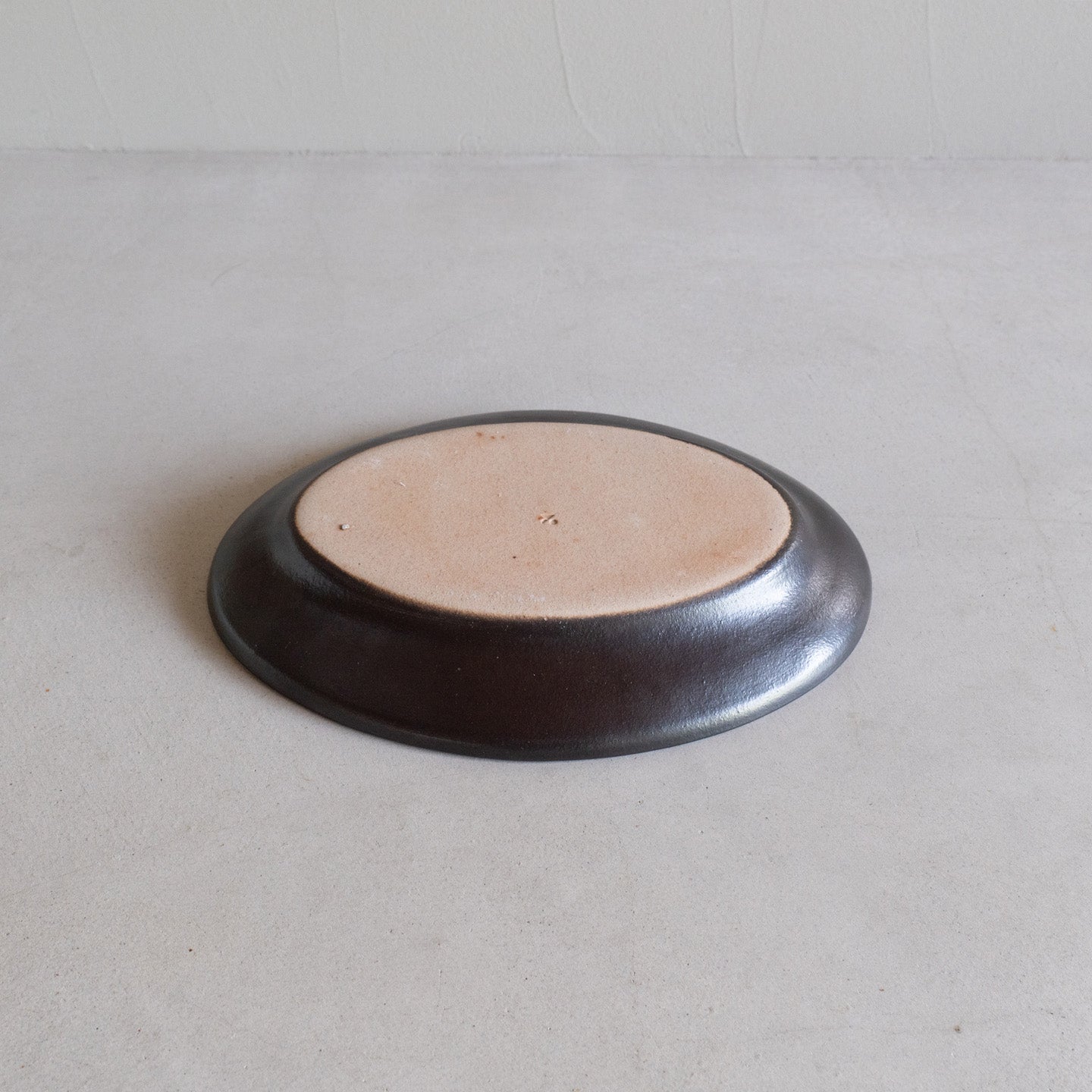 Handcrafted Shigaraki Rim Oval Plate L inReddish Black, , – TEIBAN WARE, made in Japan