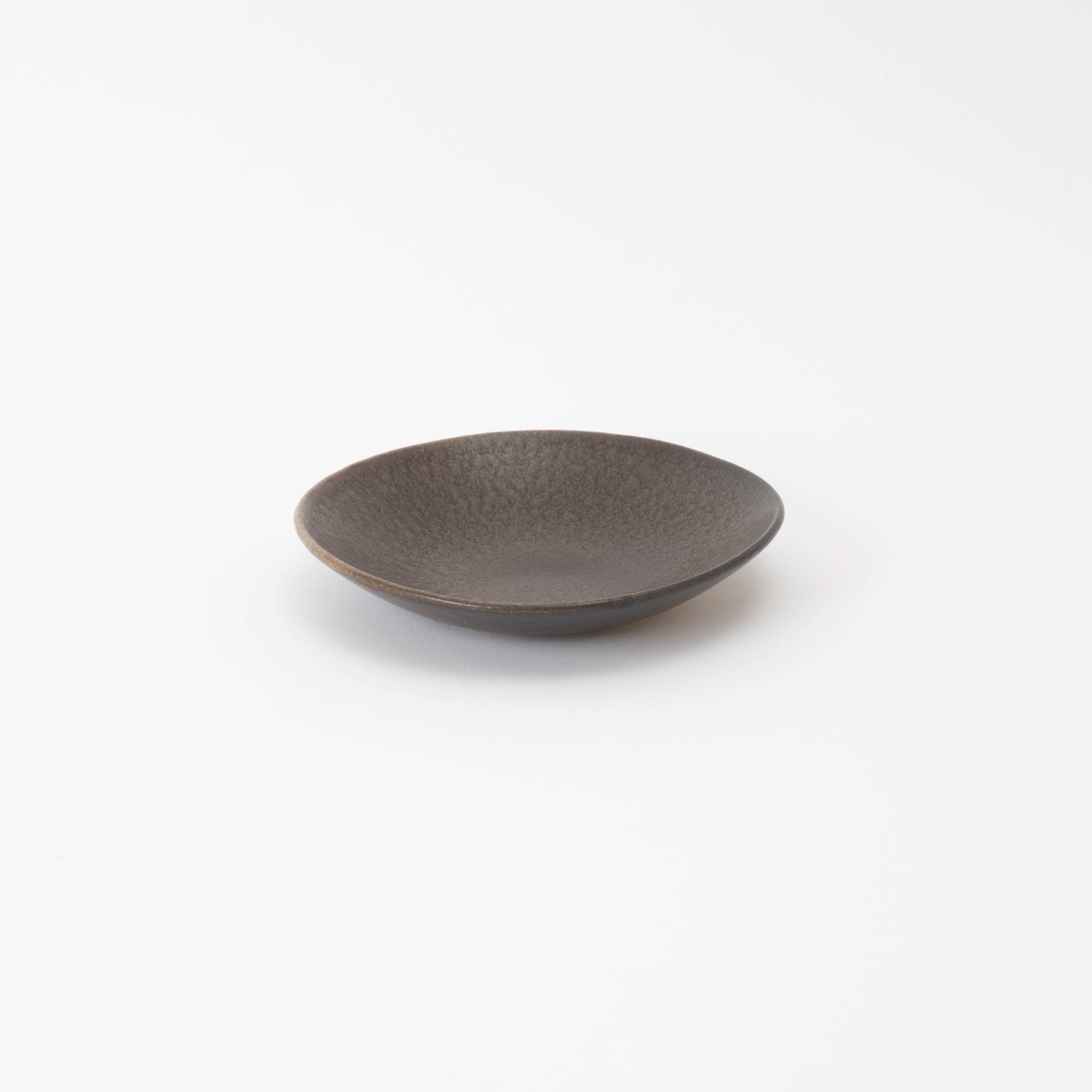 Handcrafted Shigaraki Salad Plate 19cm inDark Gray, , – HIJICA, made in Japan