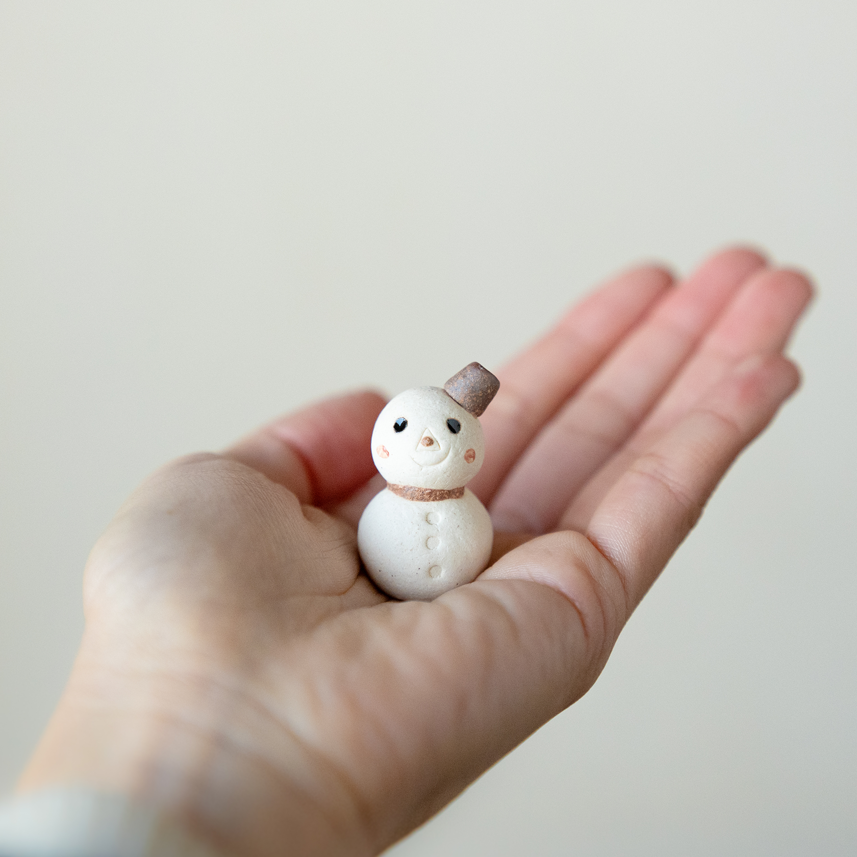 Handcrafted Shigaraki Small Festive Doll inSanta, , – Christmas, made in Japan