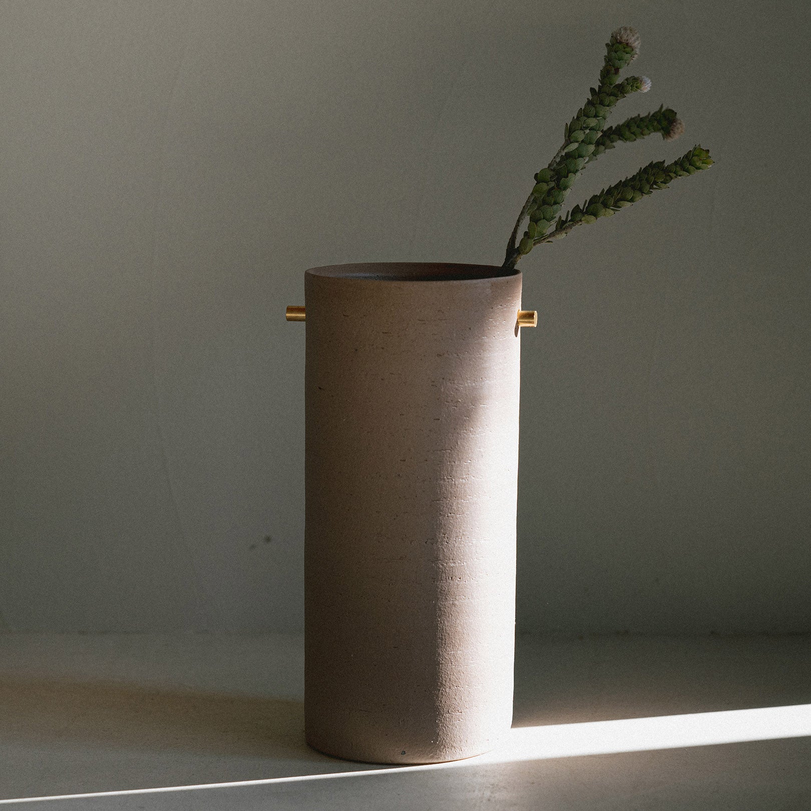 Handcrafted Shigaraki TEOKE vase L inDark Rose, , – HIJICA, made in Japan