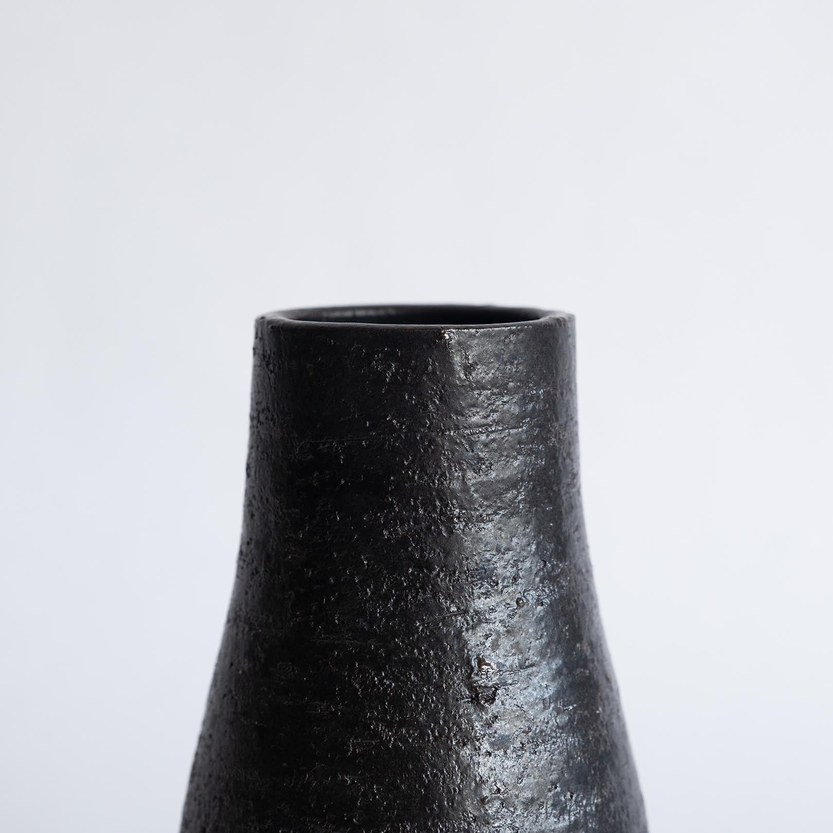 Handcrafted Shigaraki Bouquet Vase inBlack, , – HIBI, made in Japan
