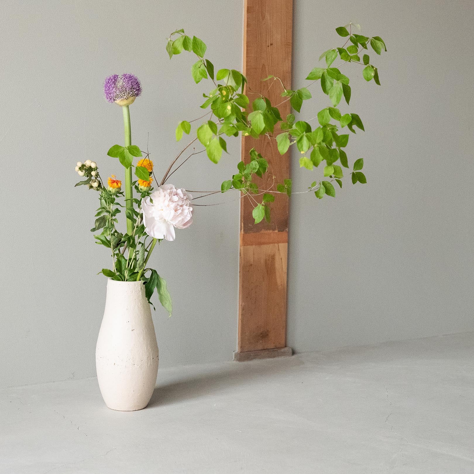 Handcrafted Shigaraki Bouquet Vase inBlack, , – HIBI, made in Japan