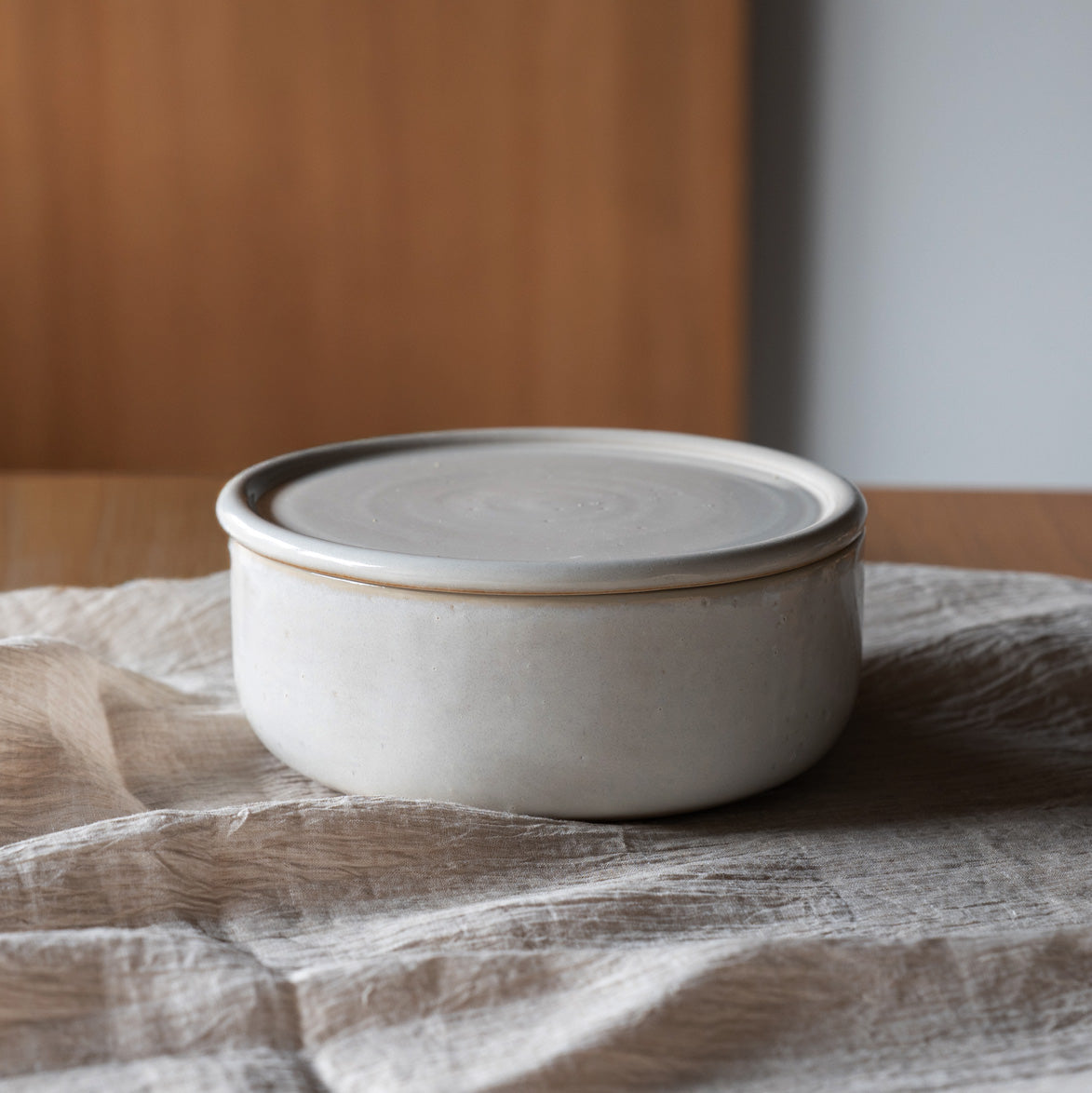 Handcrafted Shigaraki Compact Pickling Jar inWhite, , – Clay Cooking Utensils, made in Japan