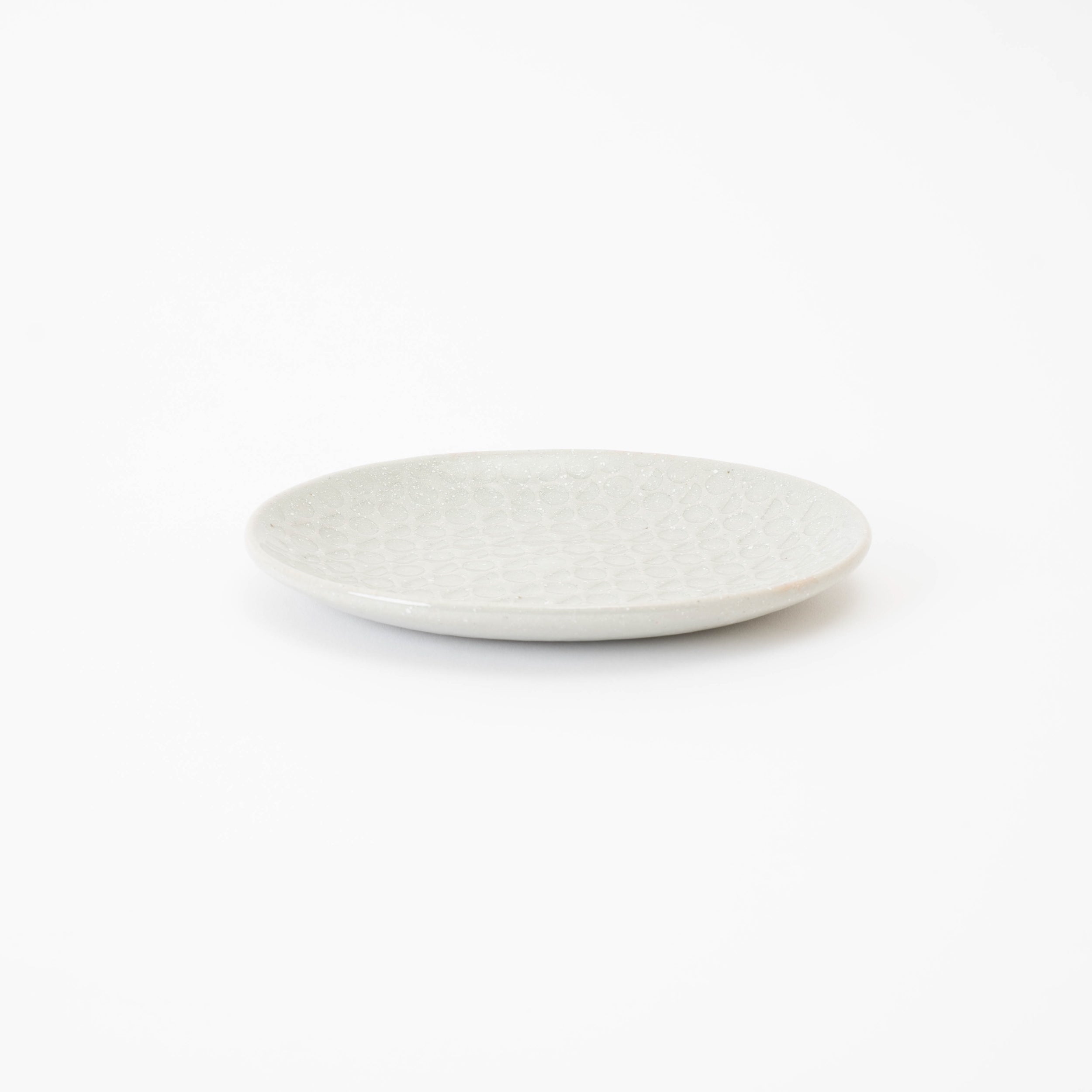 Handcrafted Shigaraki Flat Plate Small inMoon White, , – Hitotsuki, made in Japan