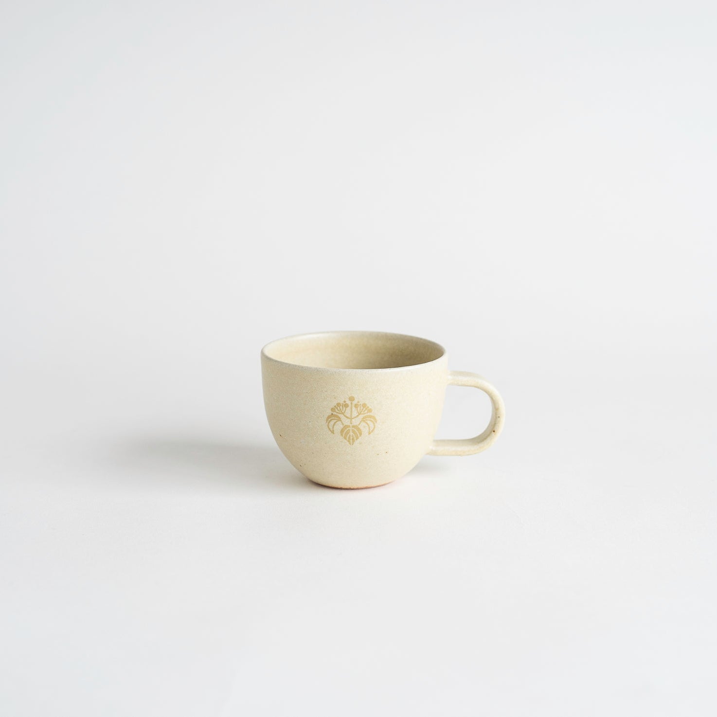 Handcrafted Shigaraki Floral Emblem Mug inNatural, , – Floral Emblem, made in Japan