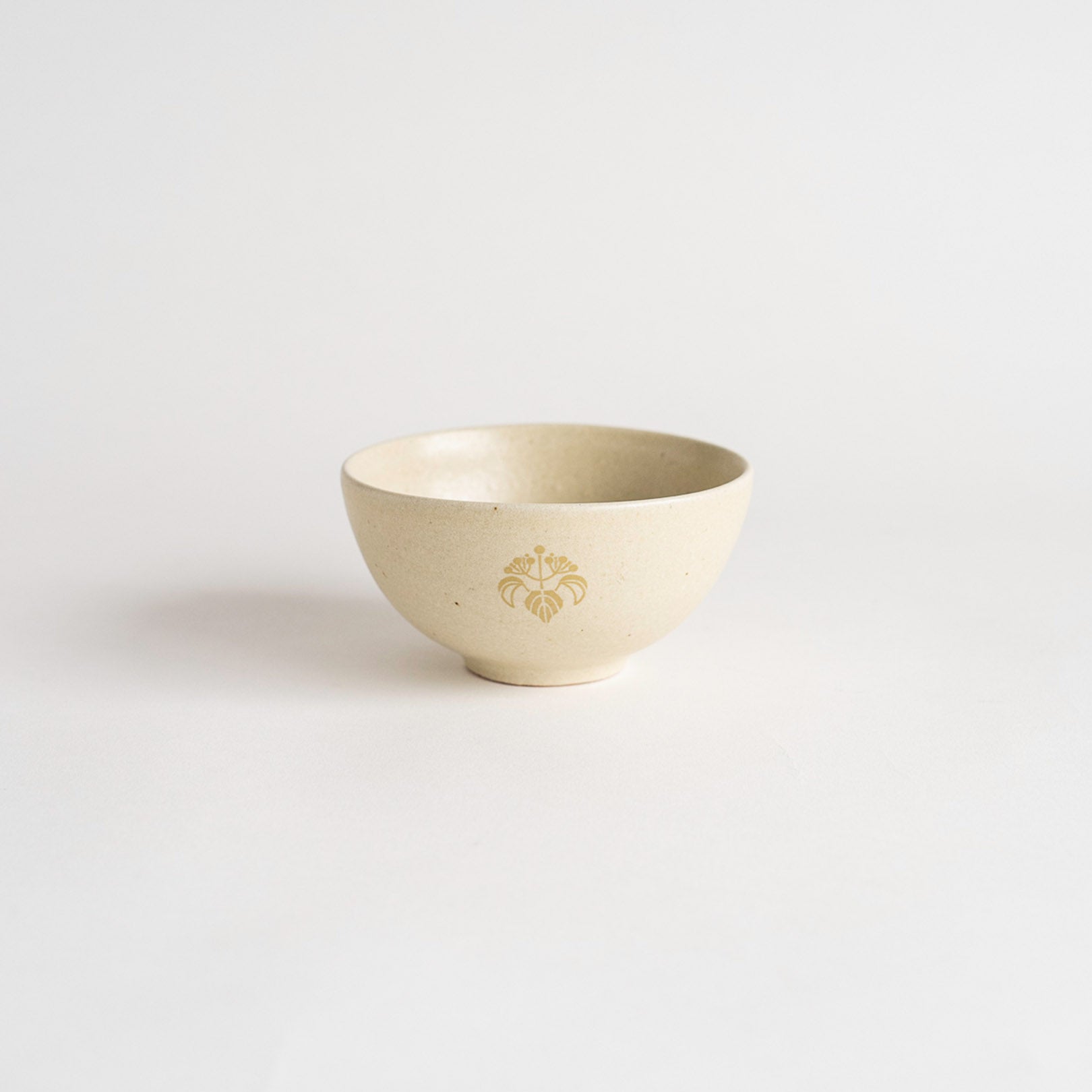 Handcrafted Shigaraki Floral Emblem Rice Bowl innatural, , – Floral Emblem, made in Japan
