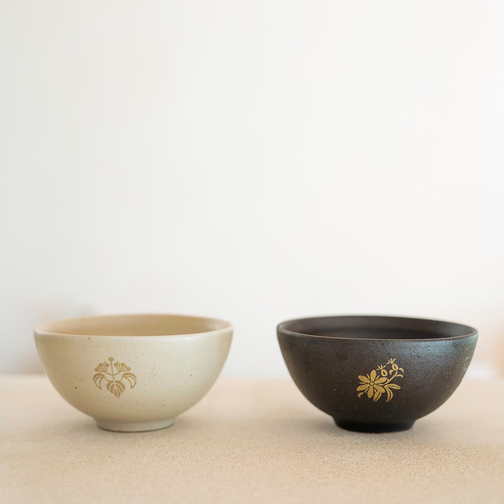 Handcrafted Shigaraki Floral Emblem Rice Bowl inreddish-black, , – Floral Emblem, made in Japan