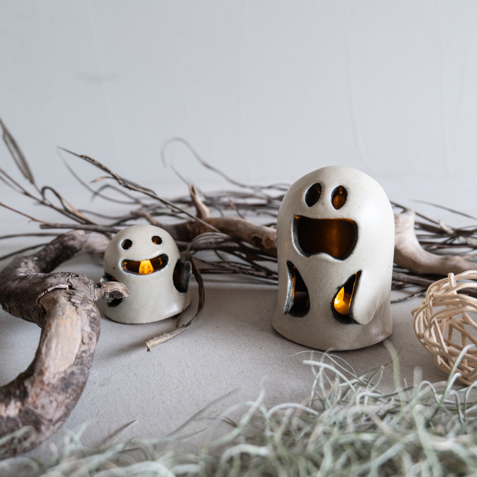 Handcrafted Shigaraki Ghost inLarge, , – Halloween, made in Japan