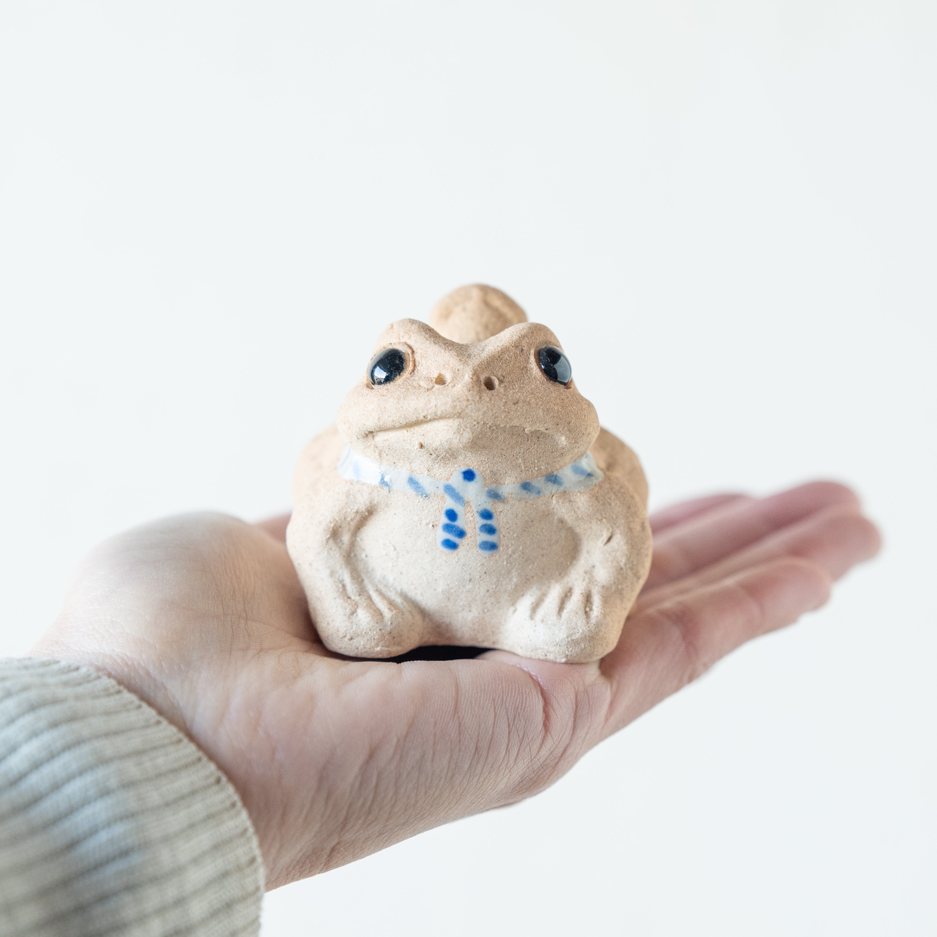 Handcrafted Shigaraki Hand Towel Frog inNo. 2, , – hoccori, made in Japan