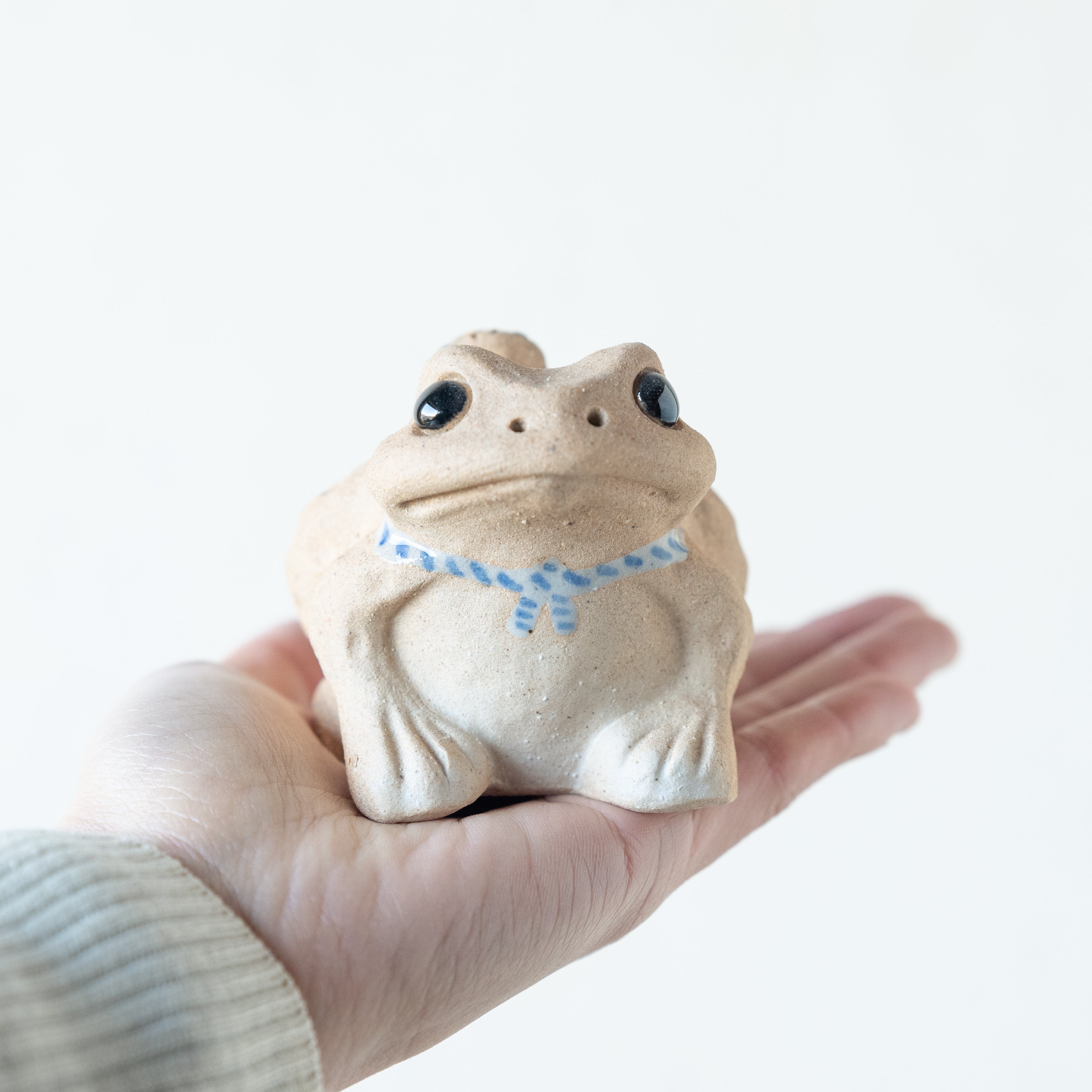 Handcrafted Shigaraki Hand Towel Frog inNo. 2, , – hoccori, made in Japan