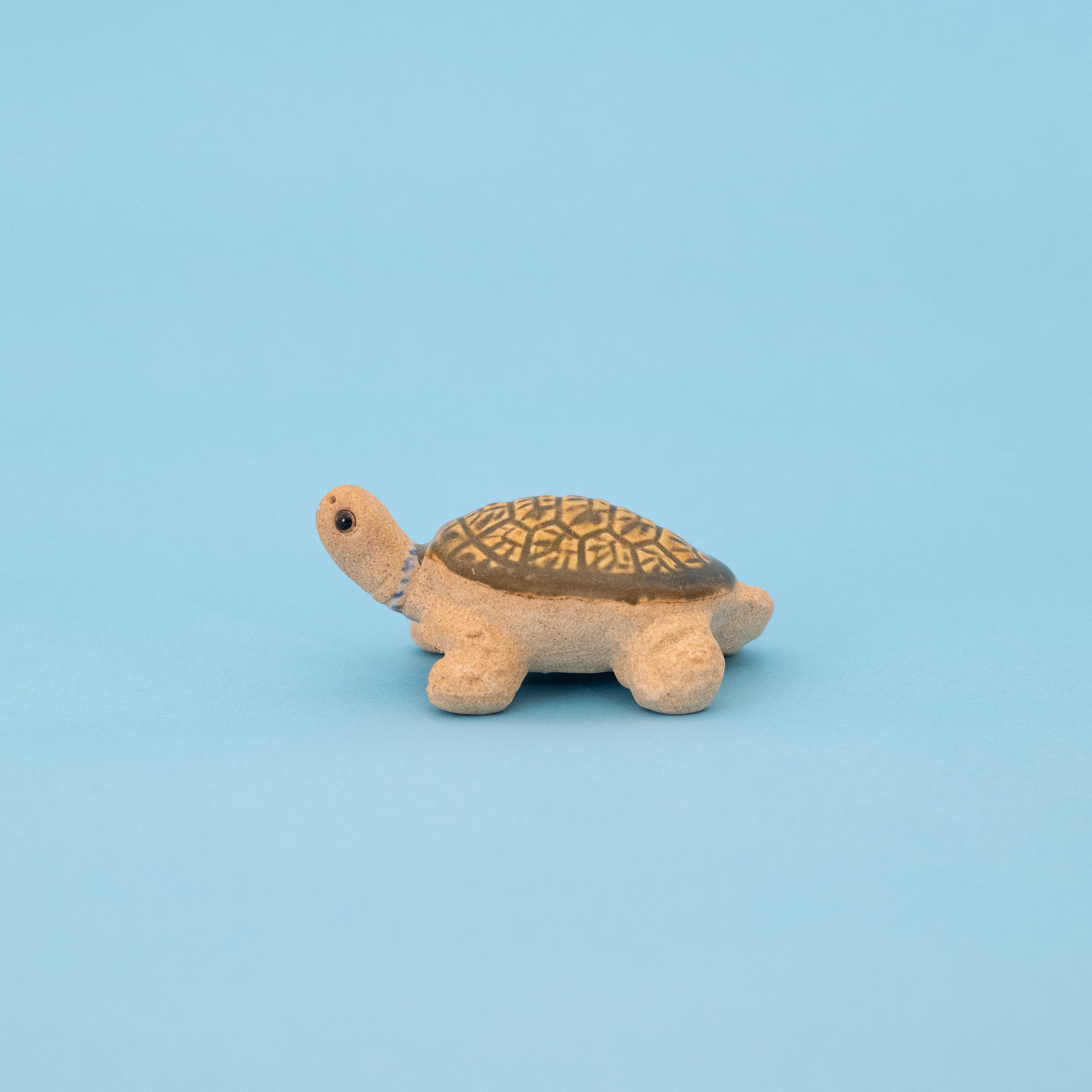 Handcrafted Shigaraki Hand Towel Turtle inNo.2, , – hoccori, made in Japan