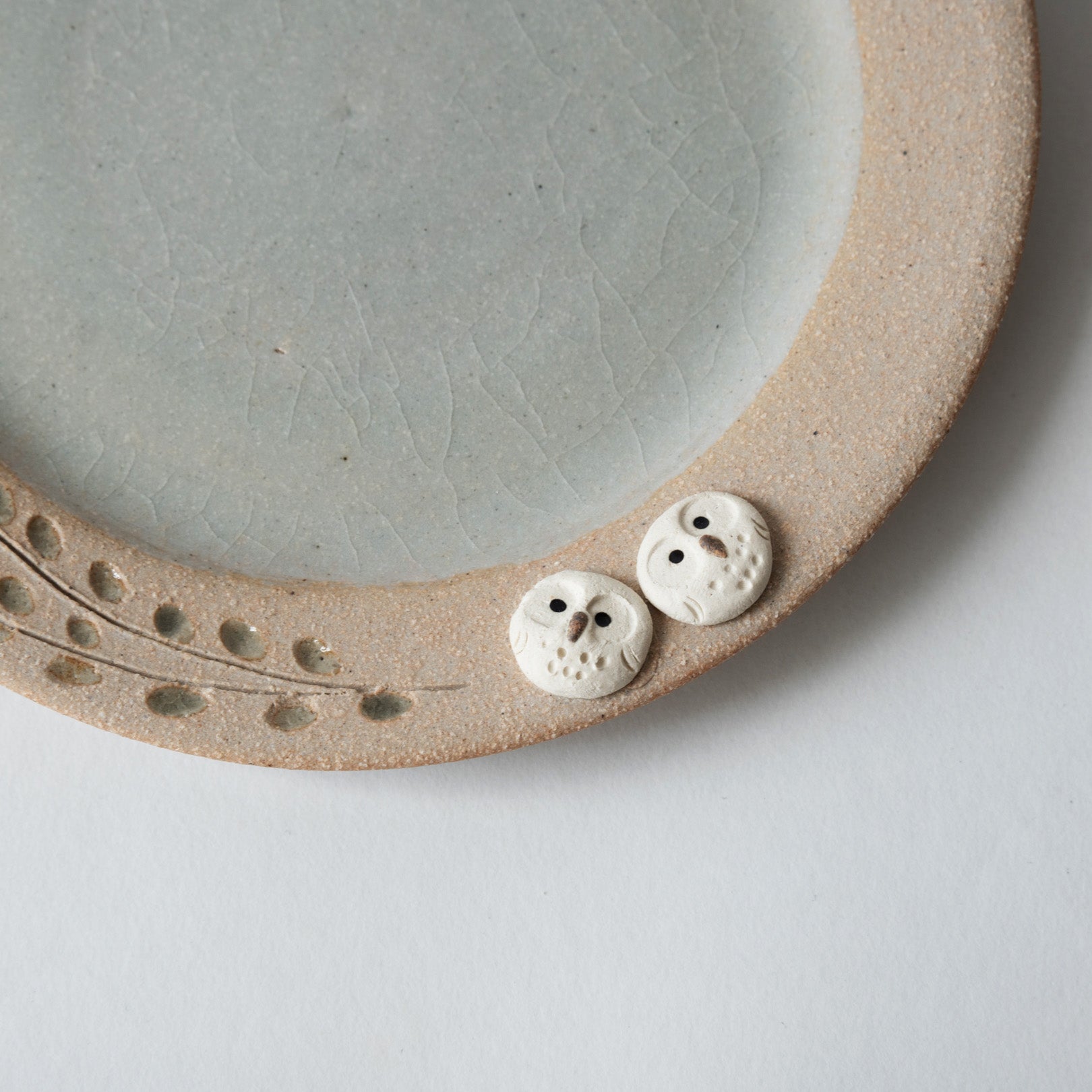 Handcrafted Shigaraki Owl Plate inWhite Owl, , – hoccori, made in Japan