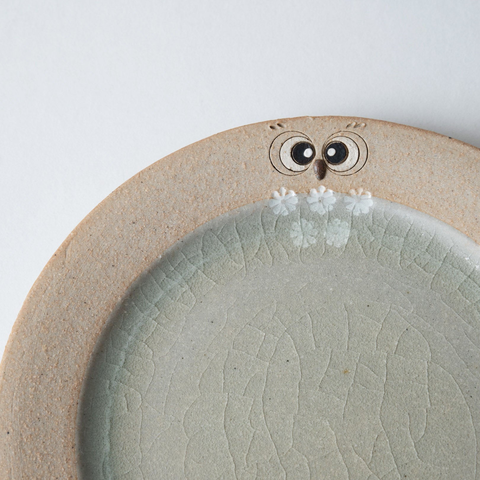 Handcrafted Shigaraki Owl Plate inWhite Owl, , – hoccori, made in Japan