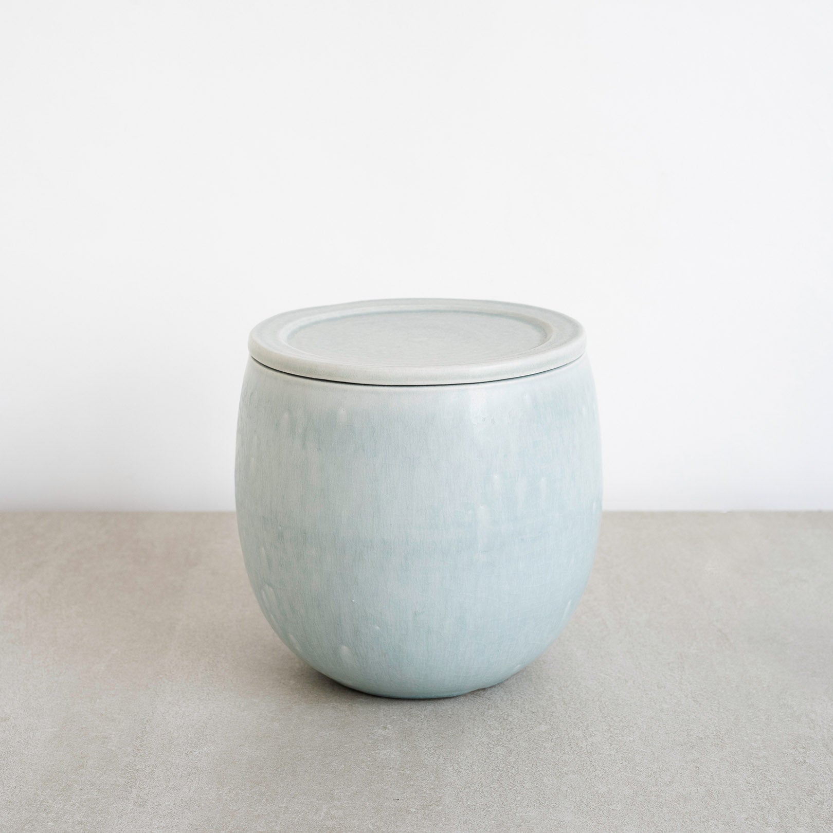 Handcrafted Shigaraki Pickling Jar inBlue White, , – Clay Cooking Utensils, made in Japan