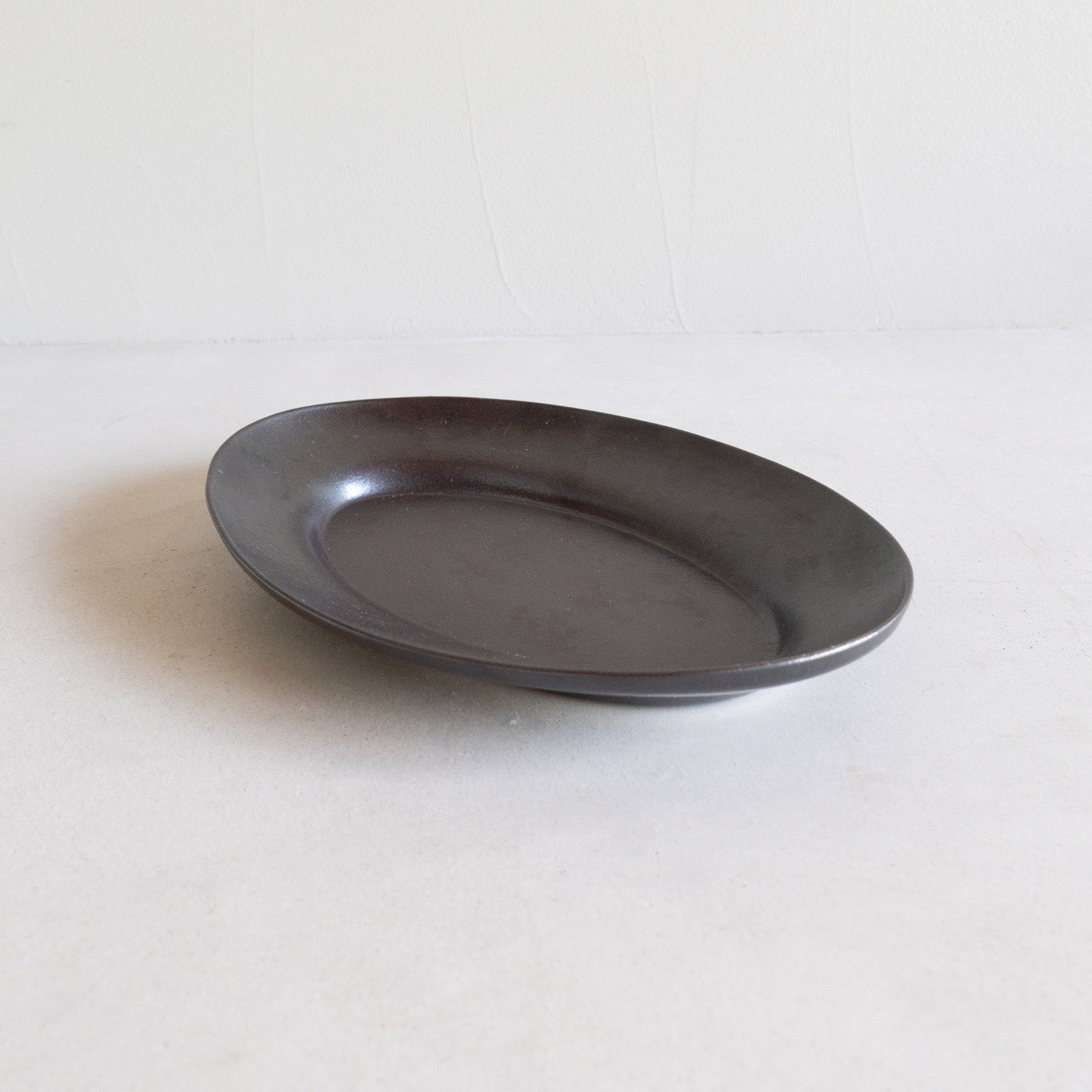 Handcrafted Shigaraki Rim Oval Plate L inReddish Black, , – TEIBAN WARE, made in Japan