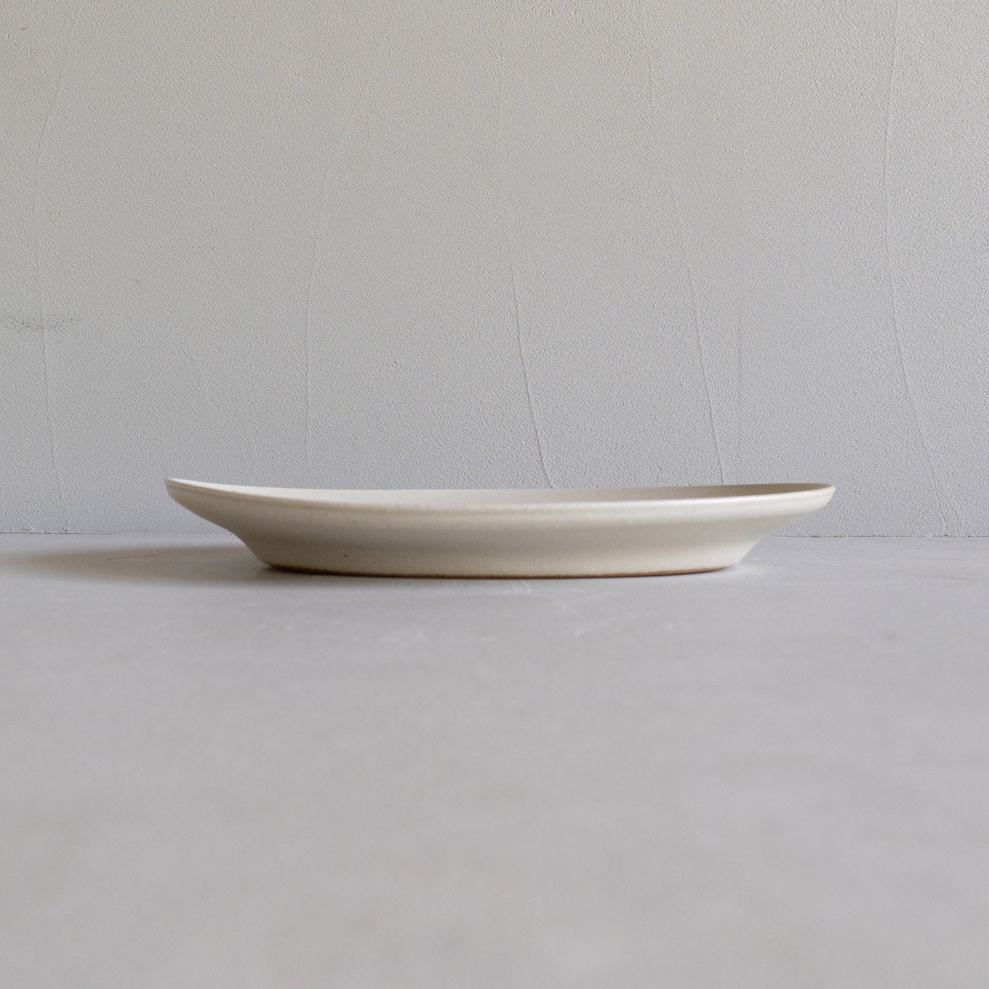 Handcrafted Shigaraki Rim Oval Plate L inReddish Black, , – TEIBAN WARE, made in Japan