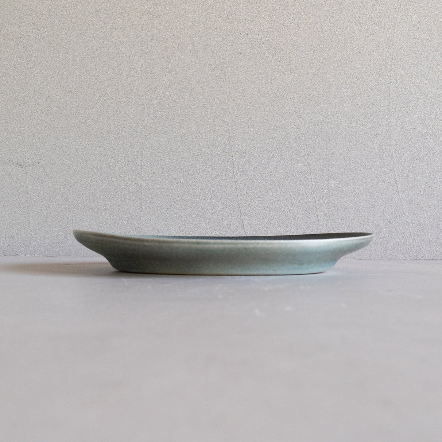Handcrafted Shigaraki Rim Oval Plate L inReddish Black, , – TEIBAN WARE, made in Japan