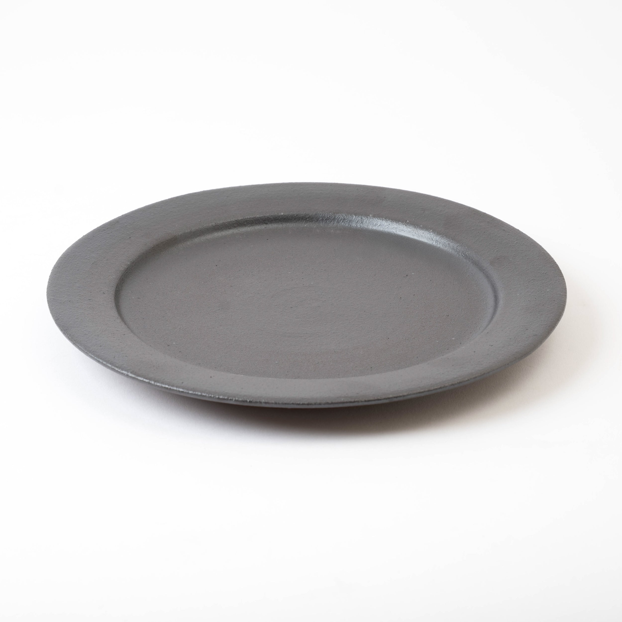 Handcrafted Shigaraki Rim Plate L inReddish Black, , – TEIBAN WARE, made in Japan