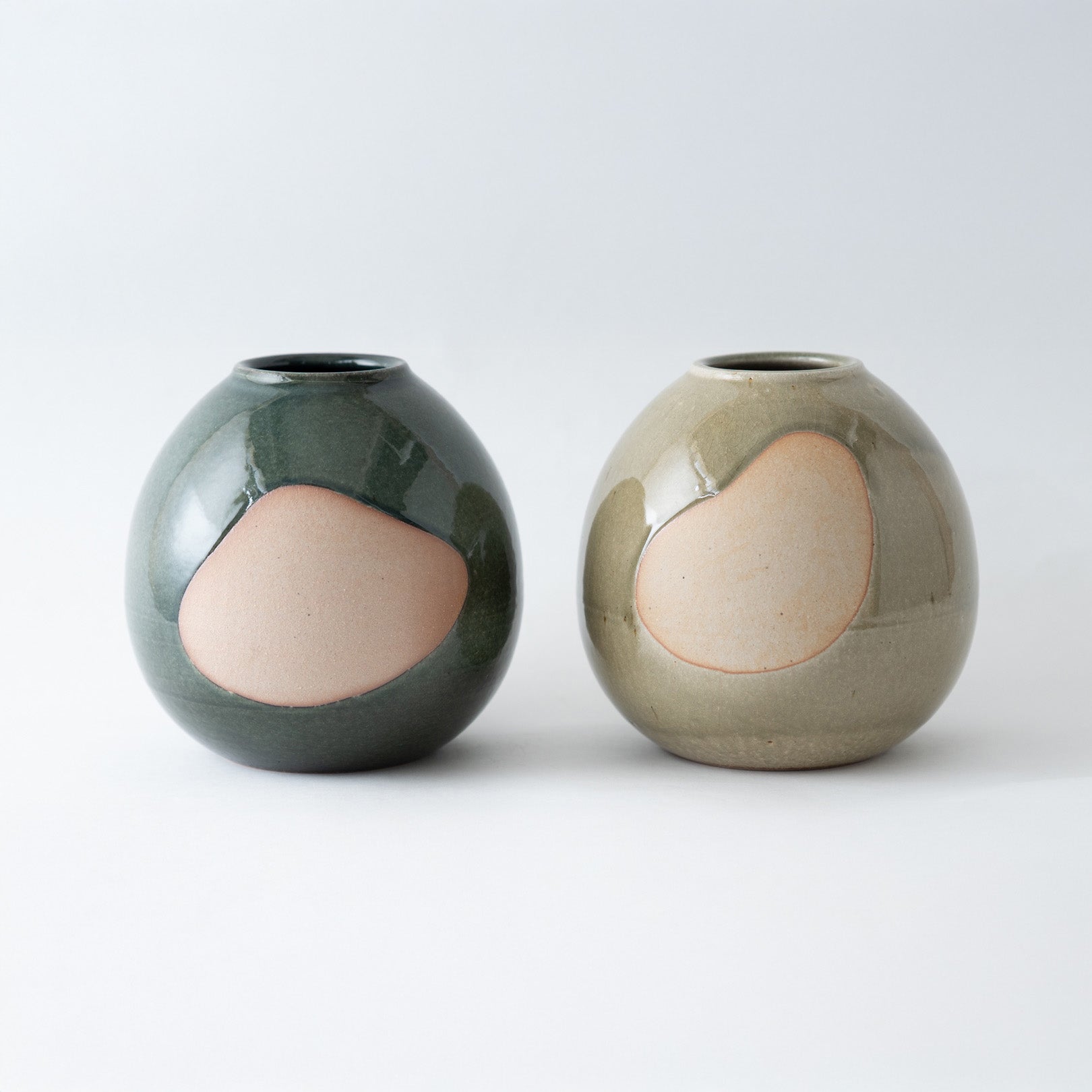 Handcrafted Shigaraki Round Vase inLeaf Green, , – ma, made in Japan