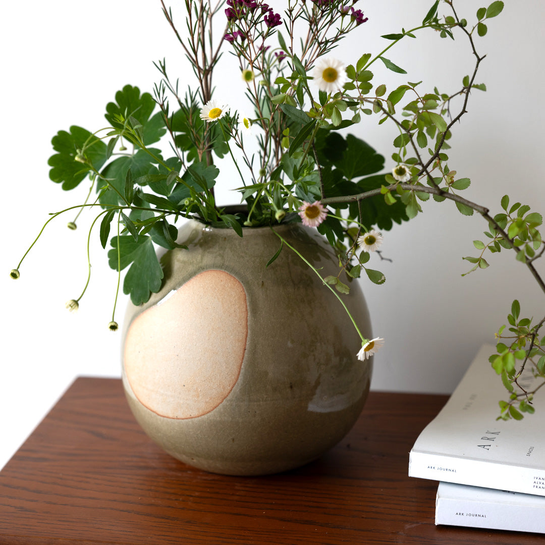Handcrafted Shigaraki Round Vase inLeaf Green, , – ma, made in Japan