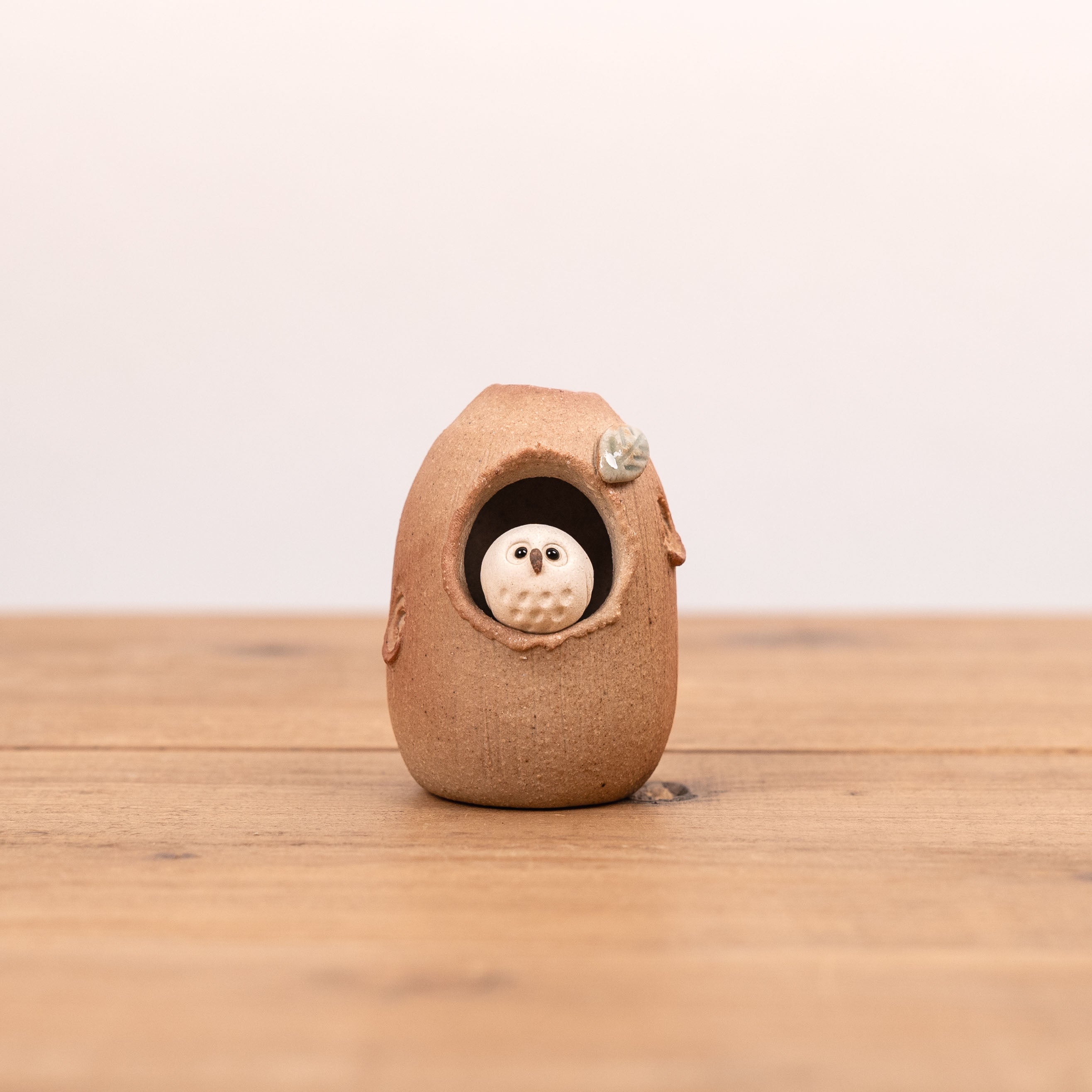 Handcrafted Shigaraki Scarlet Owl Mini Vase in, , – hoccori, made in Japan
