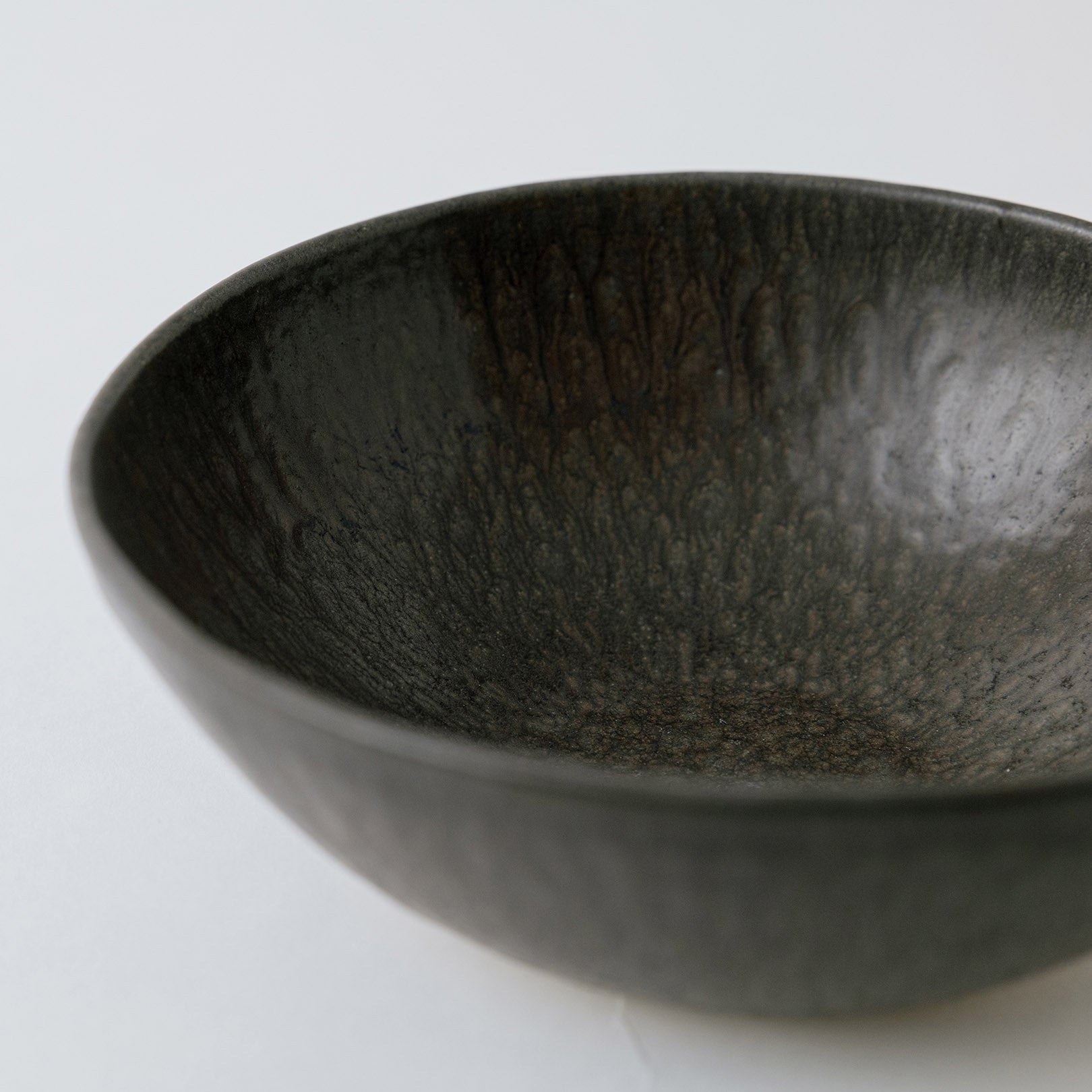 Handcrafted Shigaraki Serving Bowl 18cm inBlue White, , – HIJICA, made in Japan