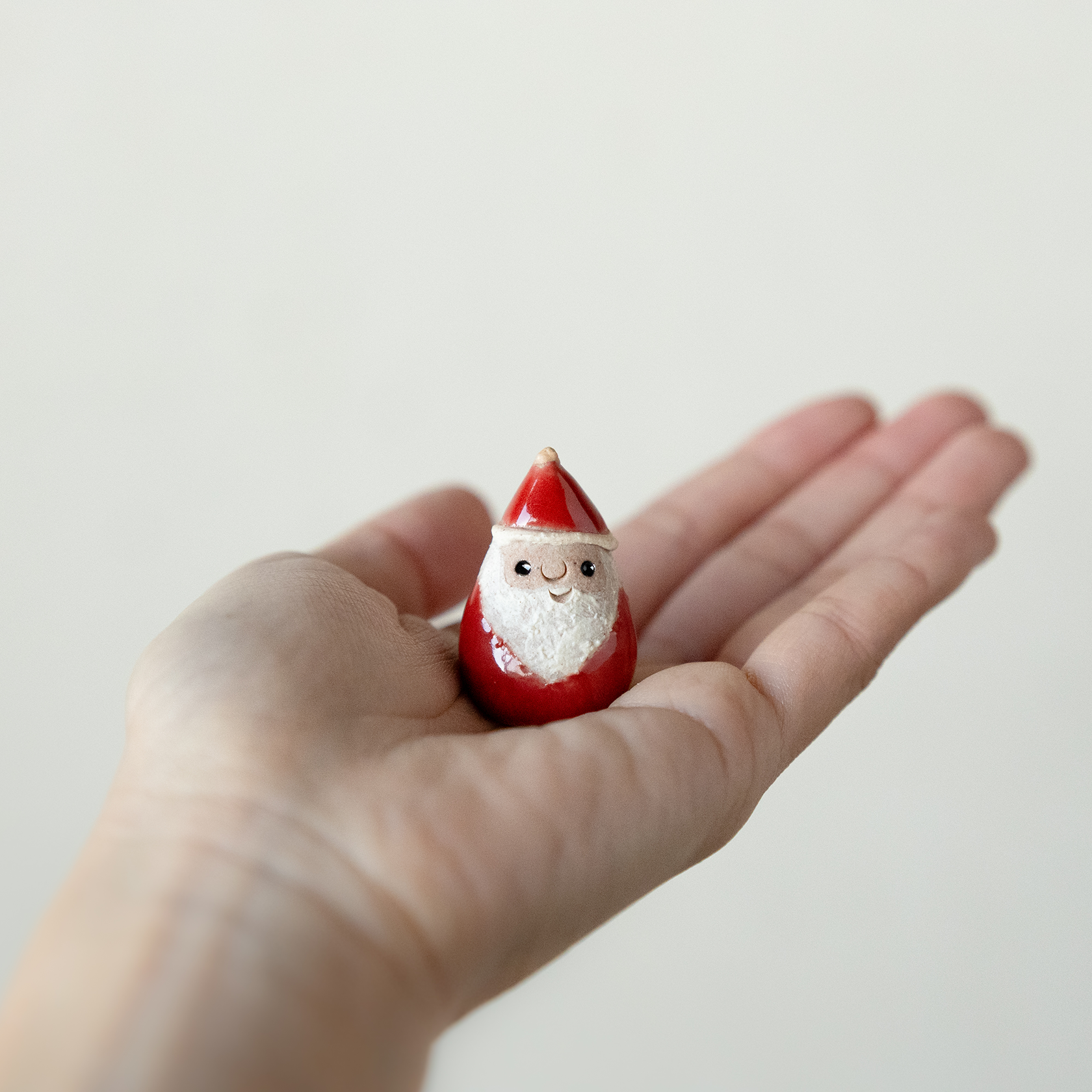 Handcrafted Shigaraki Small Festive Doll inSanta, , – Christmas, made in Japan