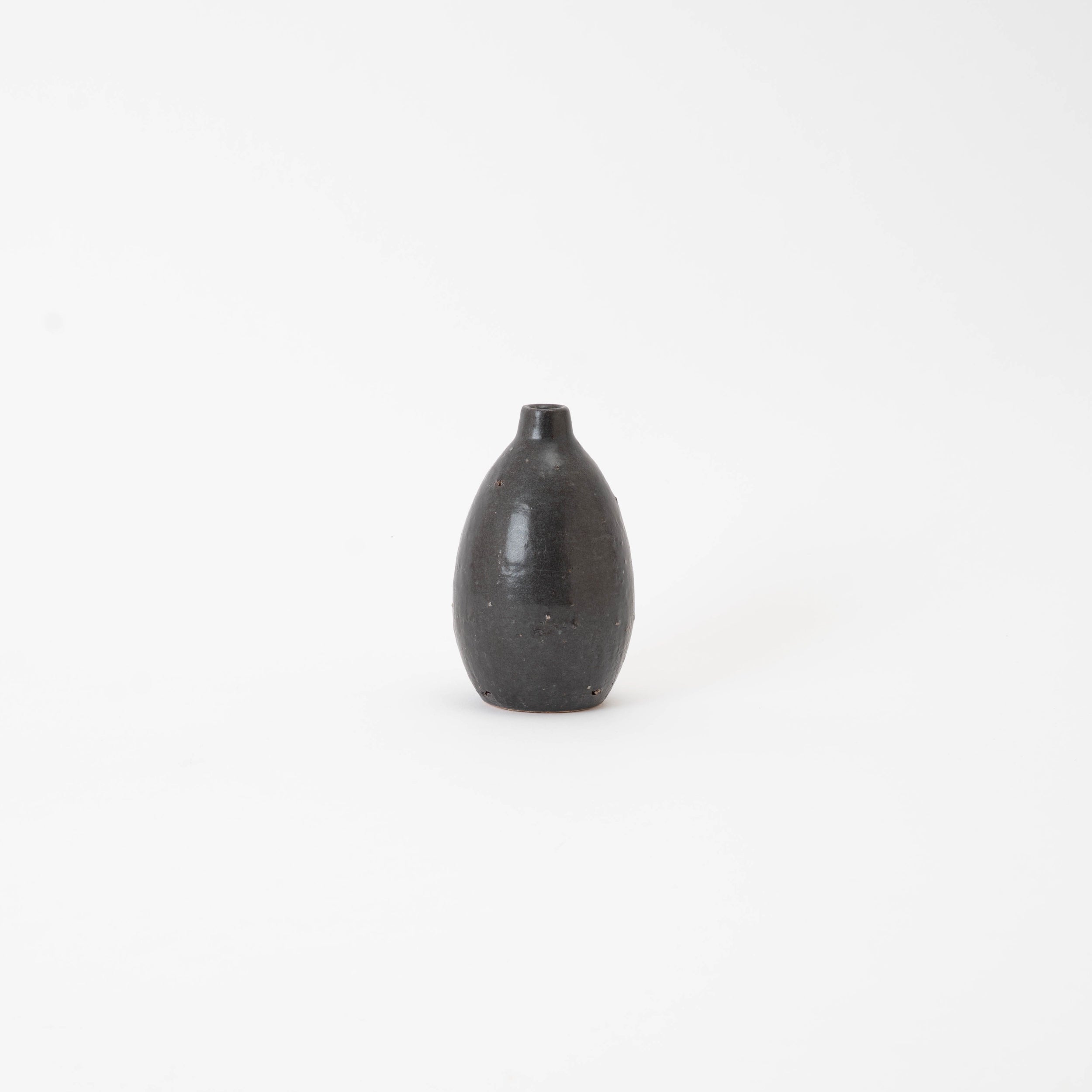 Handcrafted Shigaraki Small Vase inBlack, , – HIBI, made in Japan