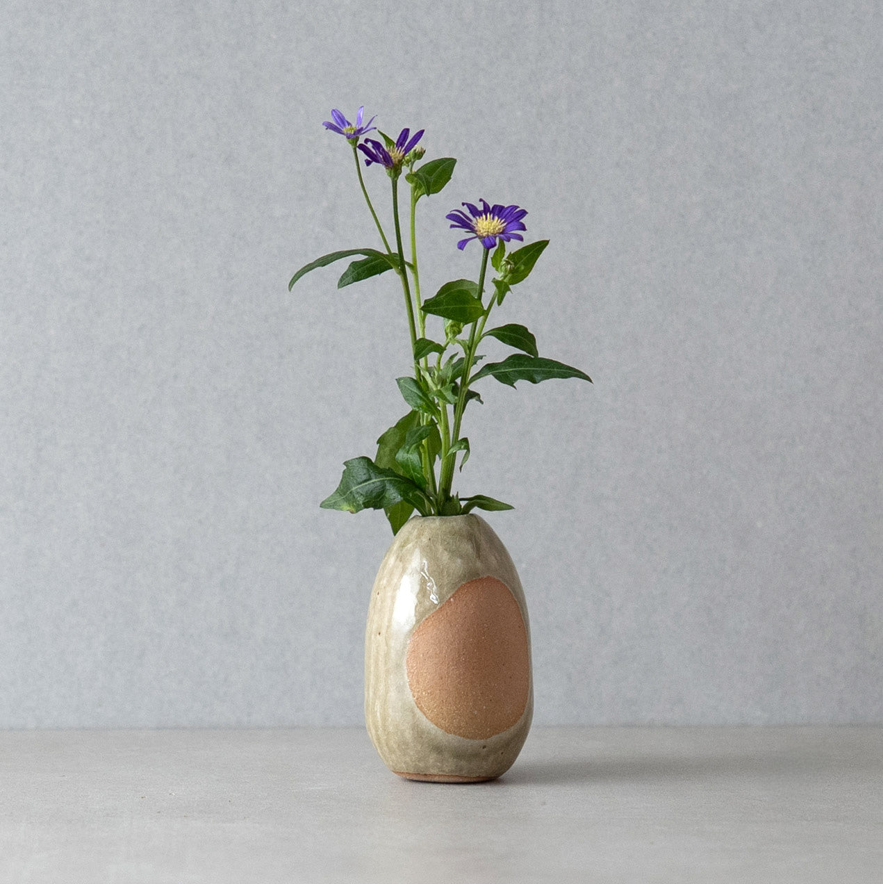 Handcrafted Shigaraki Small Vase inLeaf Green, , – ma, made in Japan