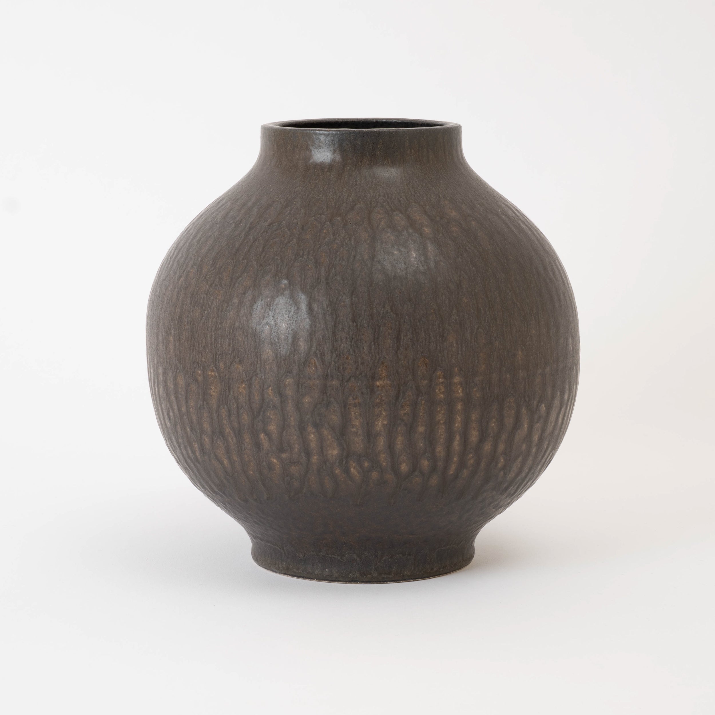Handcrafted Shigaraki TONE VASE L inDark Gray, , – HIJICA, made in Japan